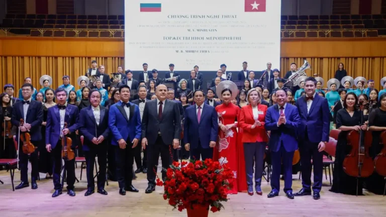Thủ tướng Nga dự chương trình tại Học viện Âm nhạc quốc gia Việt Nam 5 thu tuong nga du chuong trinh tai hoc vien am nhac quoc gia viet nam