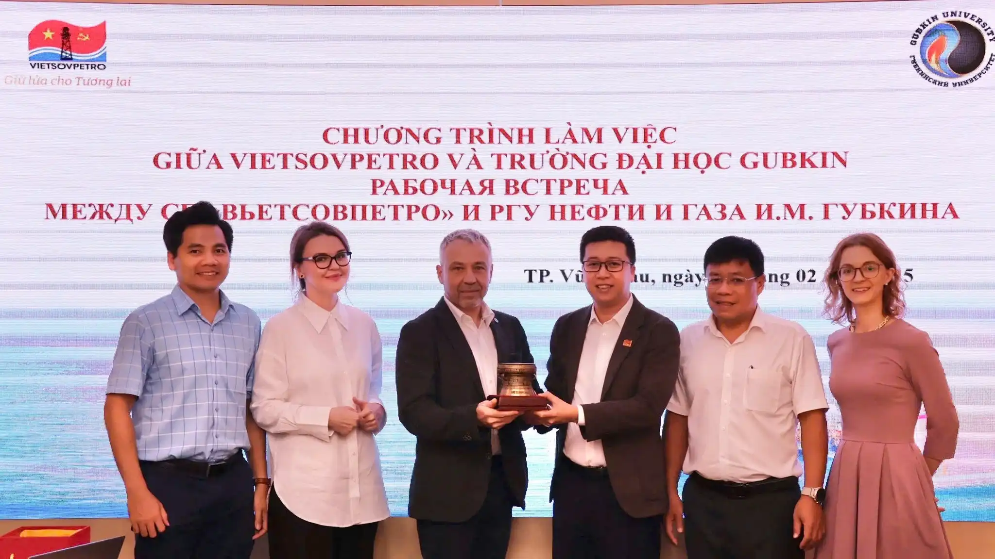 Đại học Dầu khí Gubkin đến thăm và làm việc tại Tập đoàn Vietsovpetro 2 dai hoc dau khi gubkin den tham va lam viec tai tap doan vietsovpetro