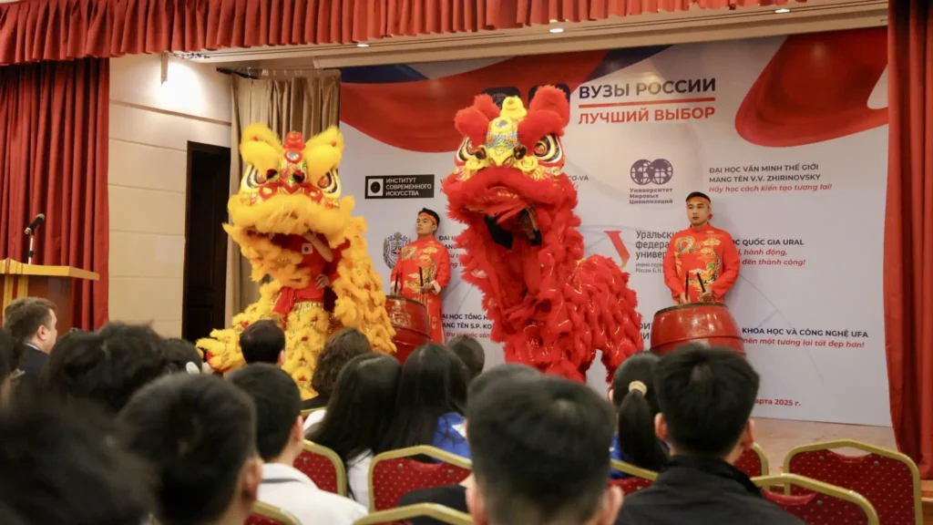 khai mac trien lam giao duc cac truong dai hoc nga 2025 tai ha noi