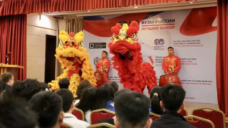khai mac trien lam giao duc cac truong dai hoc nga 2025 tai ha noi