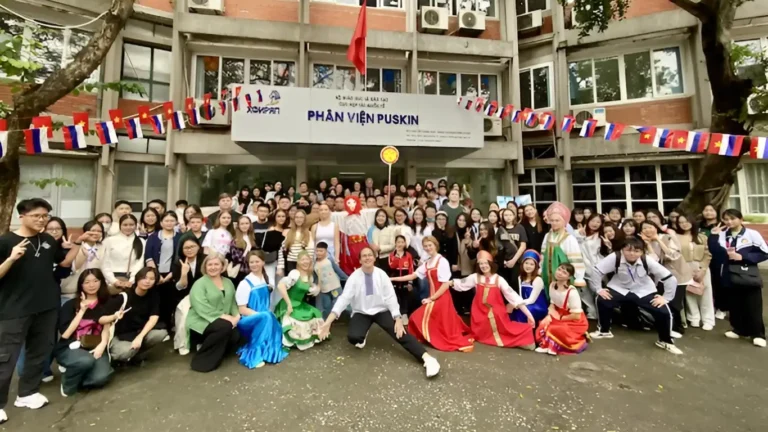 Recap lễ hội Maslenitsa sôi động tại Phân viện Puskin 7 recap le hoi maslenitsa soi dong tai phan vien puskin