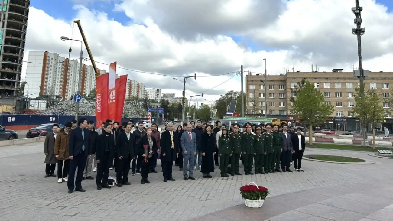 gap nhau ben tuong dai bac ho o moscow de ke lai mua xuan lich su