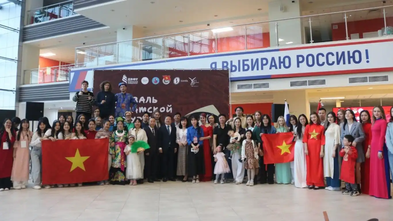 sac mau viet nam lan toa tai festival van hoa 2025 dai hoc vien dong