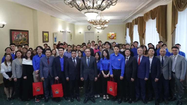sinh vien viet nam tai nga hanh trinh hoc tap chia se va dinh huong