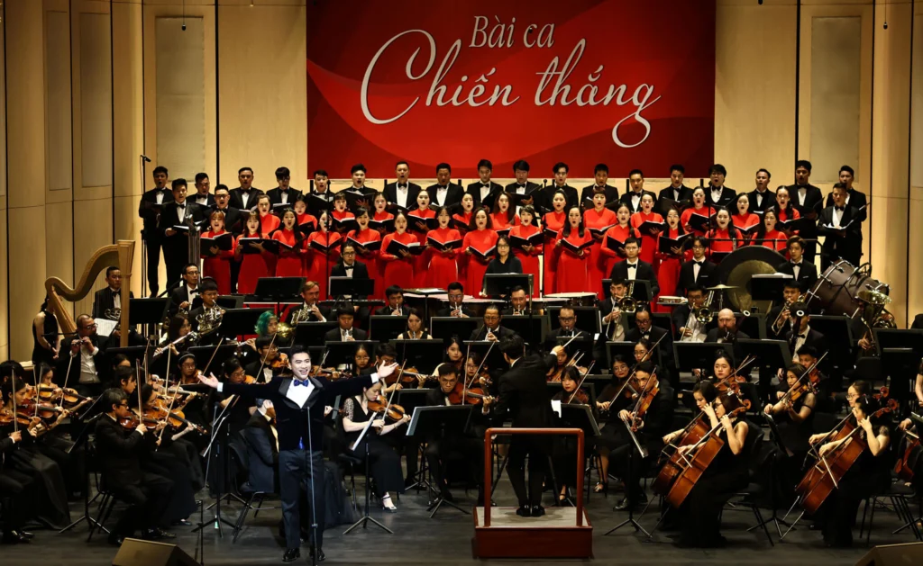 bai ca chien thang khuc trang ca hoa binh huu nghi va long yeu nuoc