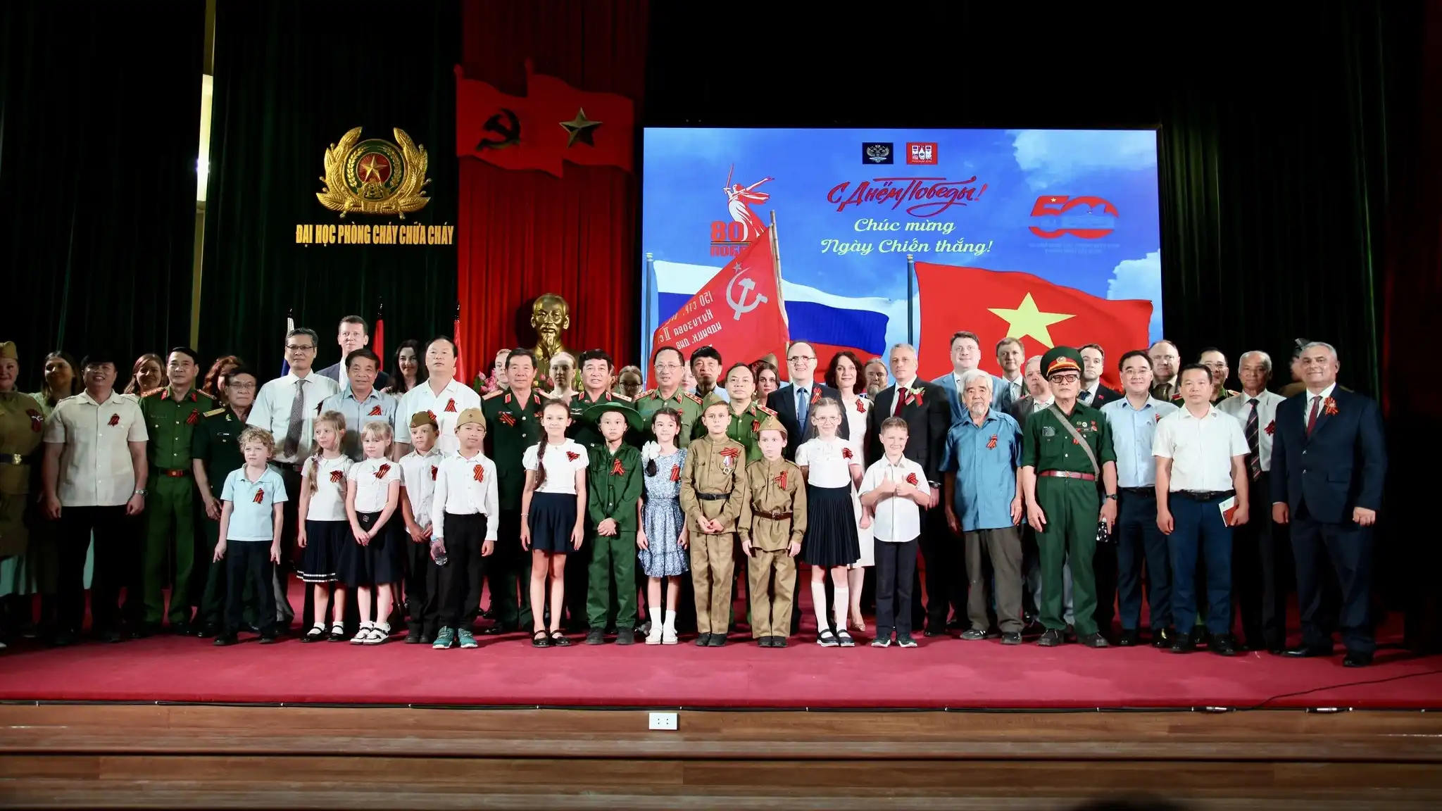 cam xuc dang trao trong buoi hoa nhac chien thang doan ket ky uc