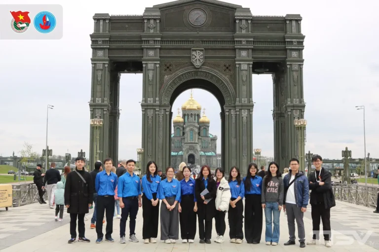 Dâng hoa tưởng niệm và tham quan trải nghiệm tại công viên Patriot 5 dang hoa tuong niem va tham quan trai nghiem tai cong vien patriot