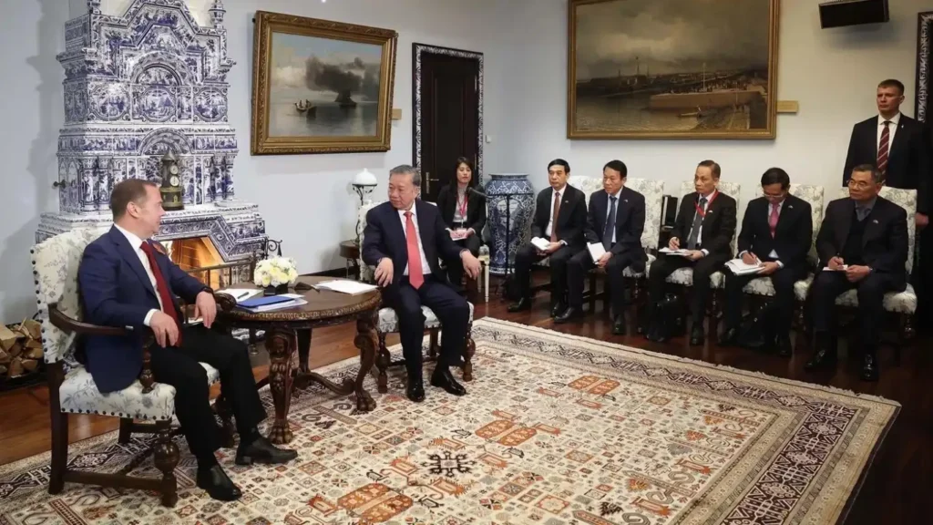 tong bi thu to lam hoi kien chu tich dang dmitry medvedev