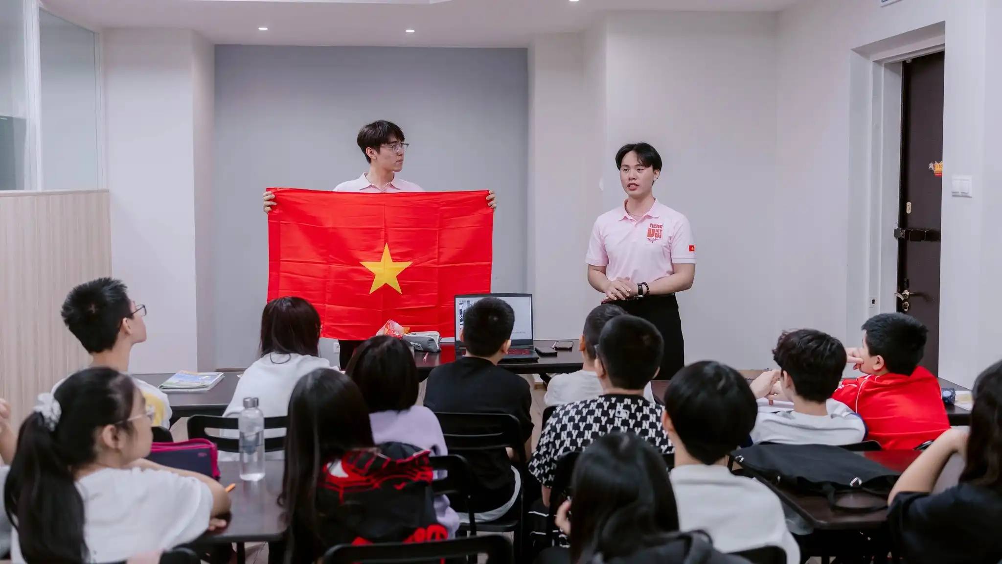 truyen lua tu hao ngay thong nhat cho tre em viet nam tai nga 1