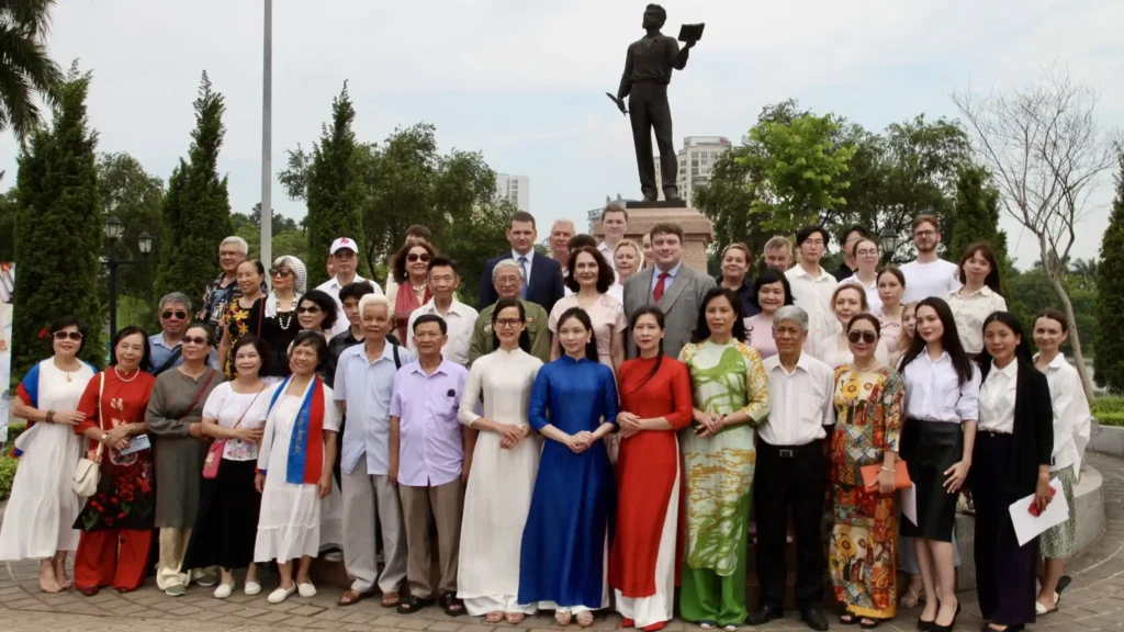 Hành trình văn hóa thông qua lễ kỷ niệm ngày sinh Pushkin tại Hà Nội 1 hanh trinh van hoa thong qua le ky niem ngay sinh pushkin tai ha noi