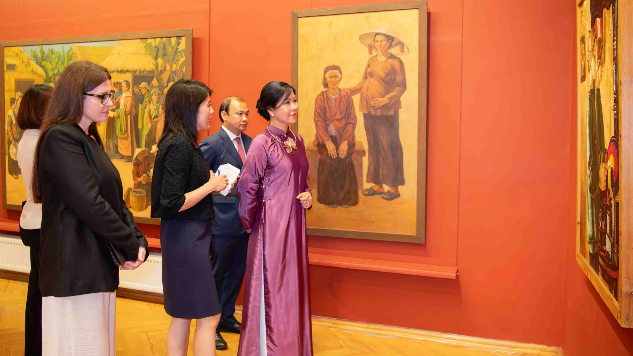 dam sau tinh nghia thay va tro viet nga qua trien lam tai moscow