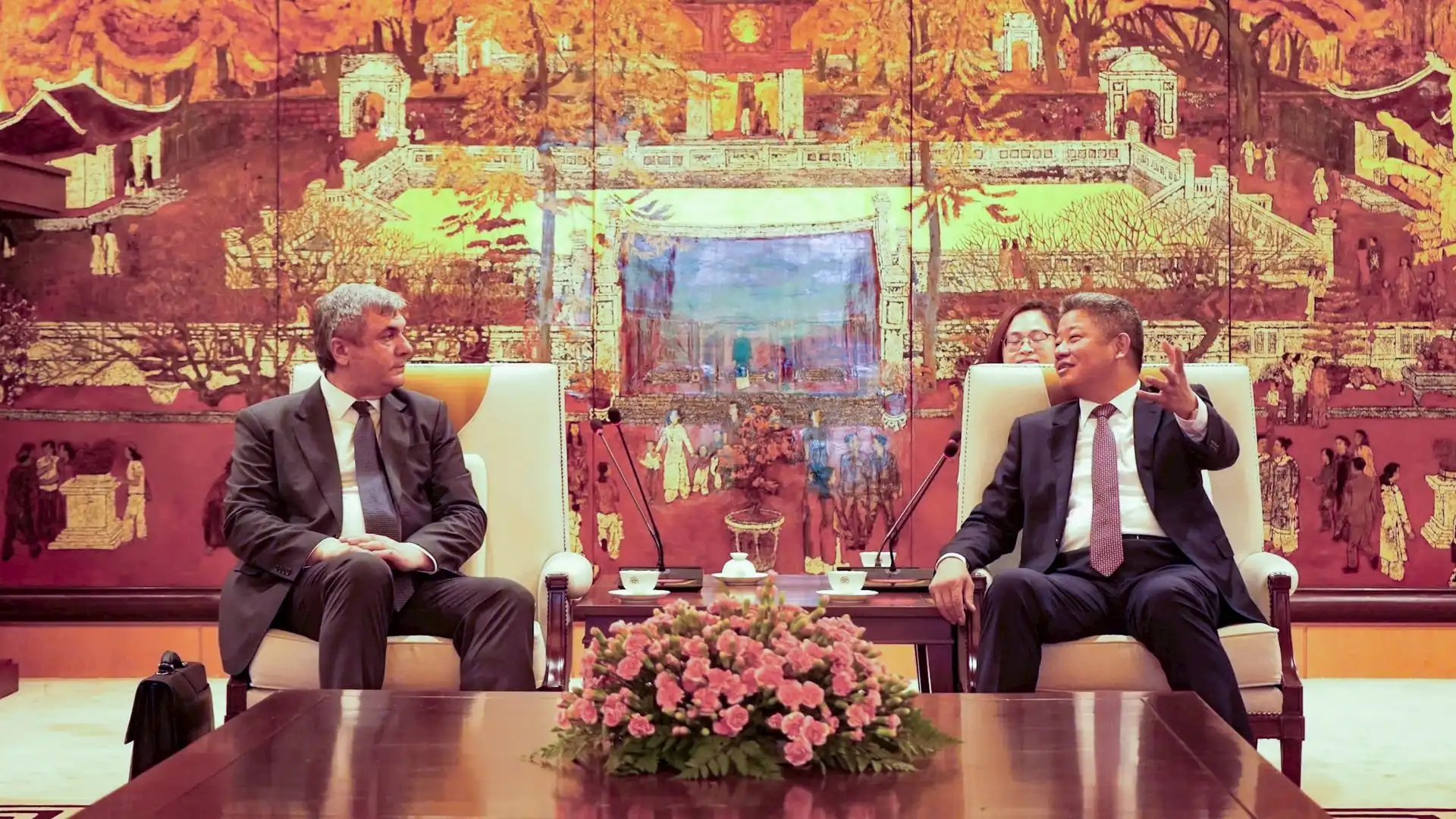 ha noi va saint petersburg thuc day hop tac toan dien Cropped