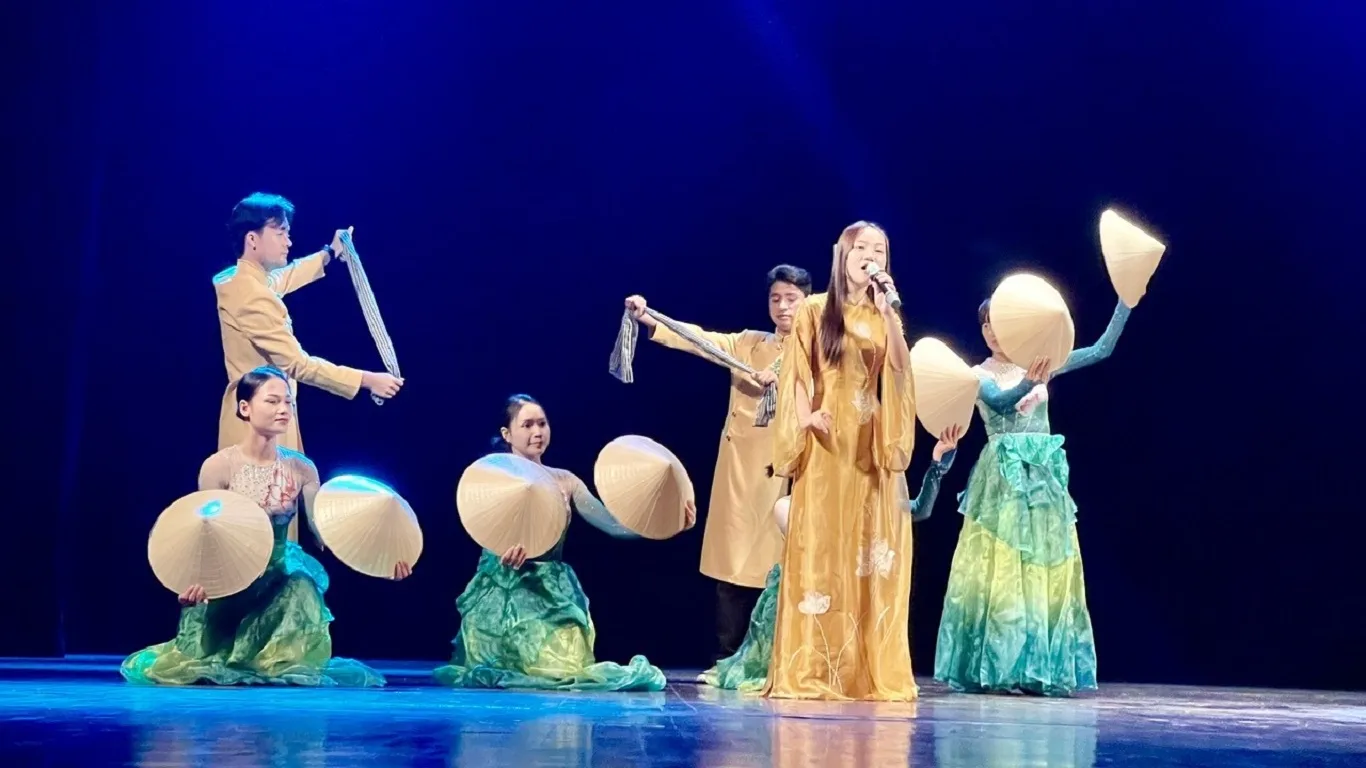 Hành trình của sứ giả nghệ thuật Việt tại nước Nga 2 hanh trinh cua su gia nghe thuat viet tai nuoc nga
