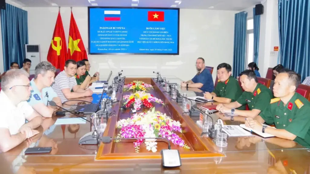hoc vien quan y kirov lam viec voi trung tam nhiet doi viet nga