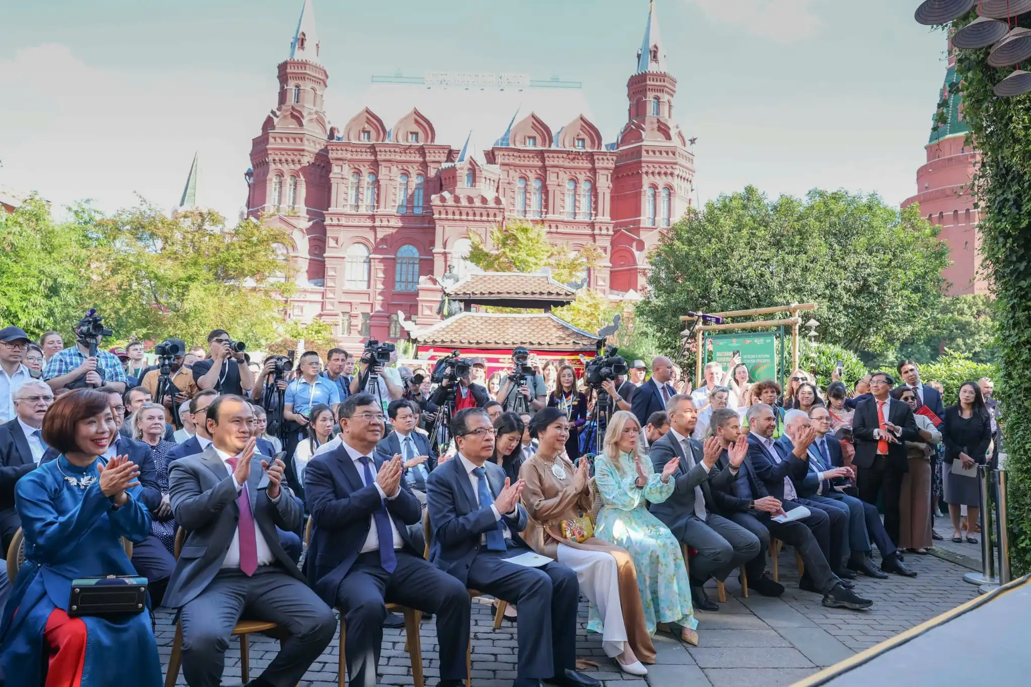 khai mac le hoi van hoa viet nam 2025 tren quang truong do