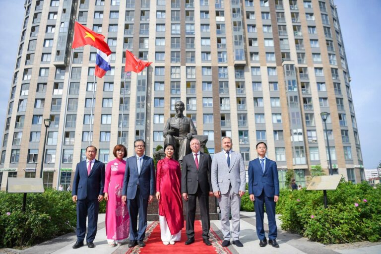 saint petersburg chinh thuc gan bien tai quang truong ho chi minh