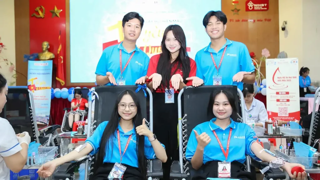 soi noi huong ung ngay hoi du hoc sinh hien mau 2025 tai ha noi 1