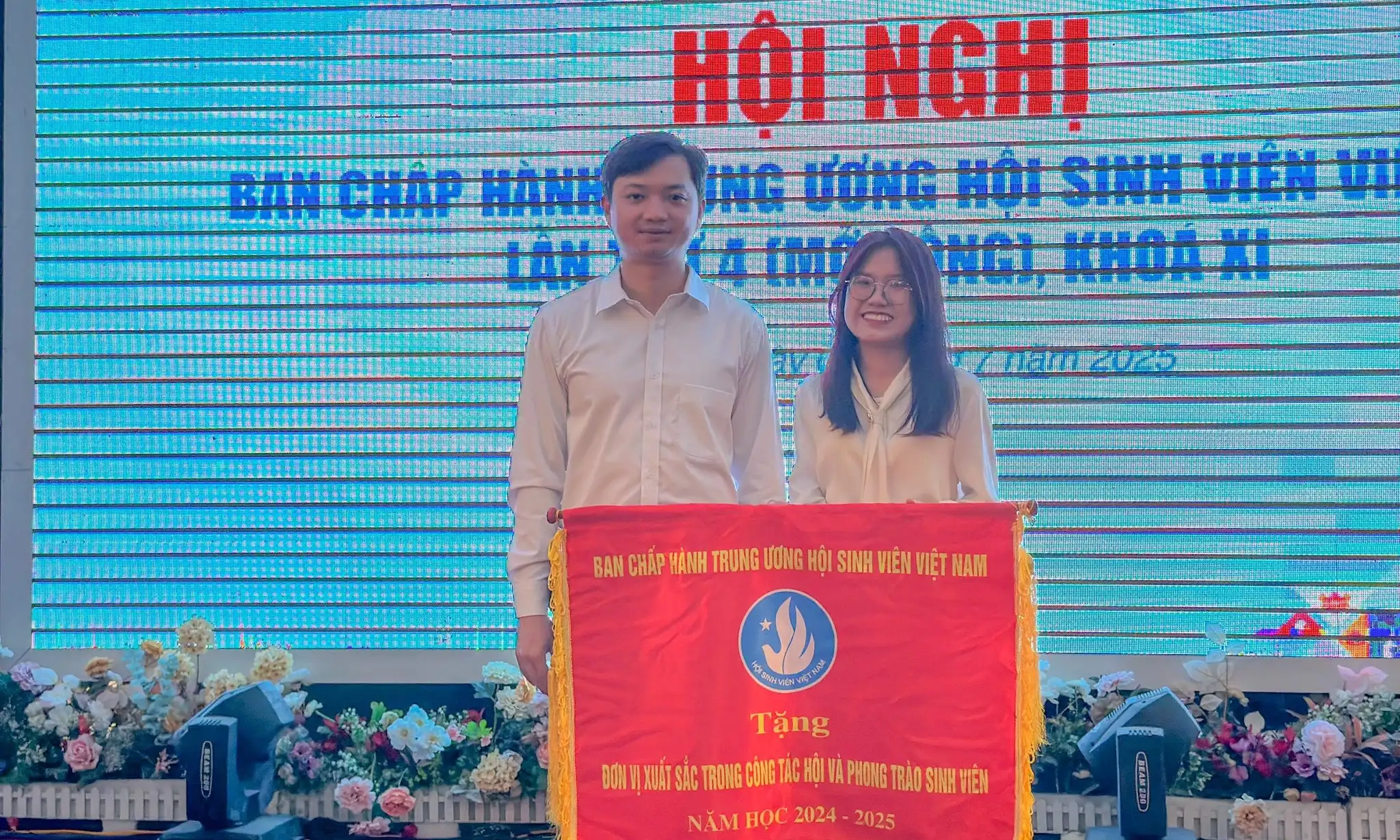 vinh danh don vi xuat sac trong cong tac hoi va phong trao sinh vien