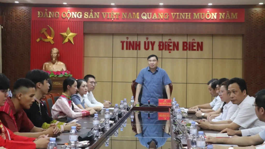 Học sinh Điện Biên sẽ mang bản sắc dân tộc đến Saint Petersburg 1 hoc sinh dien bien se mang ban sac dan toc den saint petersburg