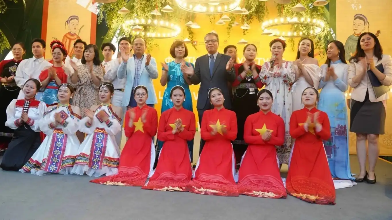 Lễ hội Văn hóa Việt Nam tại Nga kết thúc thành công rực rỡ 2 le hoi van hoa viet nam tai nga ket thuc thanh cong ruc ro 1