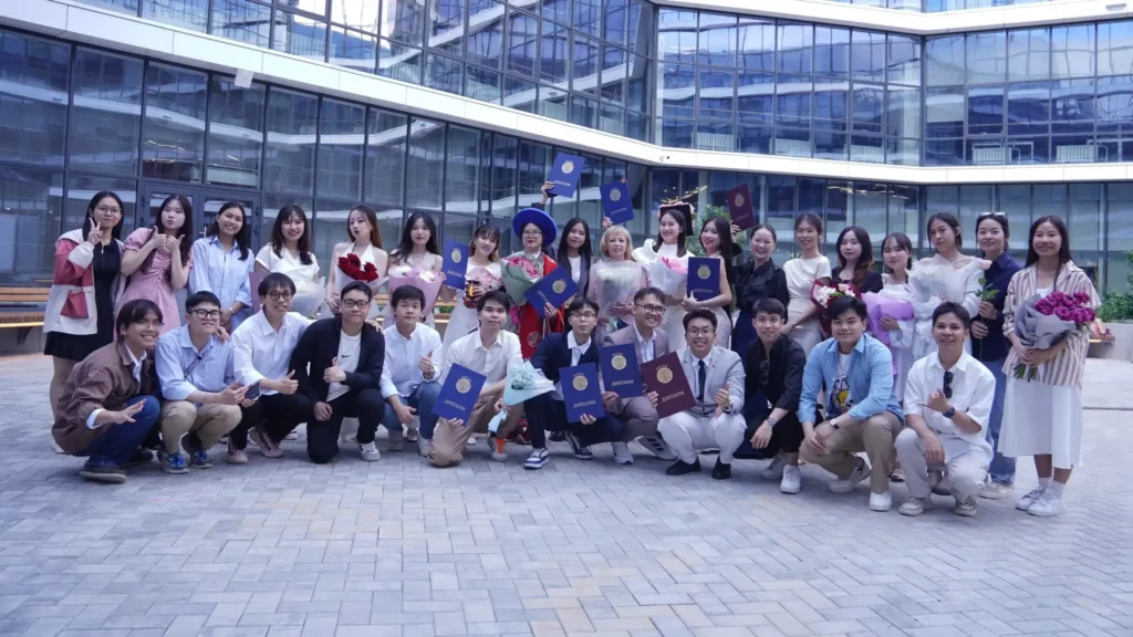 le tot nghiep day cam xuc cua du hoc sinh viet nam tai tyumen
