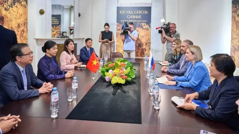 phu nhan ngo phuong ly hoi kien bo truong van hoa lien bang nga