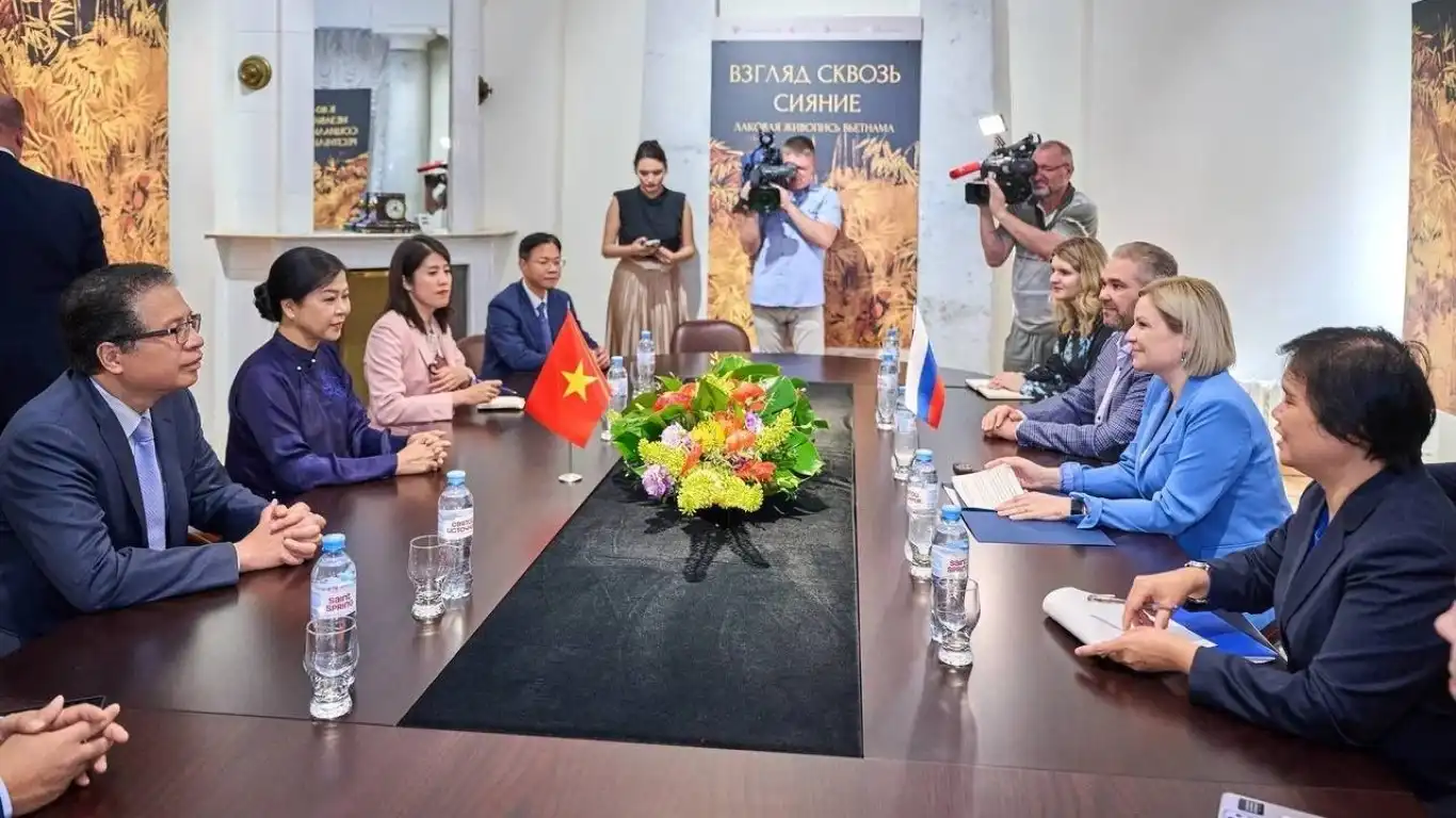Phu nhân Ngô Phương Ly hội kiến Bộ trưởng Văn hóa Liên bang Nga 2 phu nhan ngo phuong ly hoi kien bo truong van hoa lien bang nga