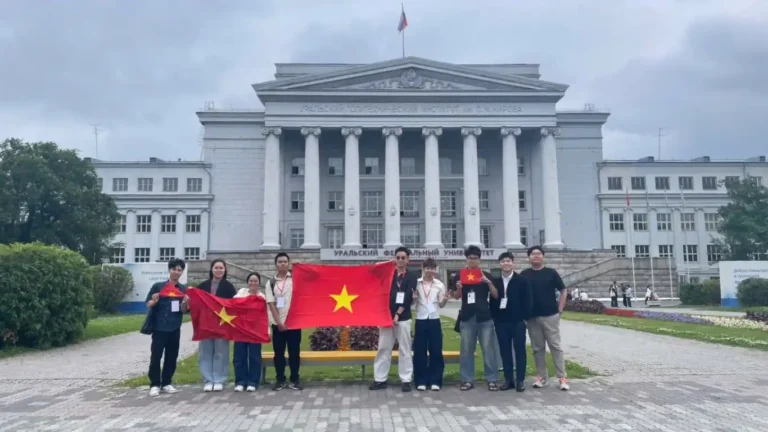 sinh vien iuh hoc hoi va truong thanh qua khoa huan luyen dien hat nhan