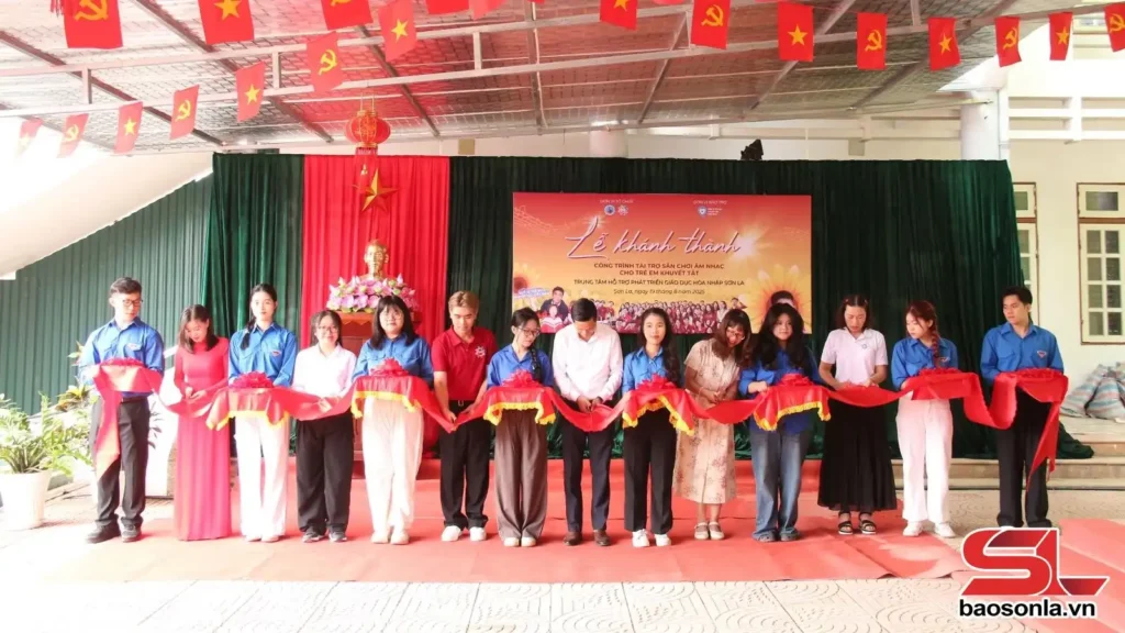 vong tay viet nga ban giao san choi am nhac cho tre khuyet tat son la
