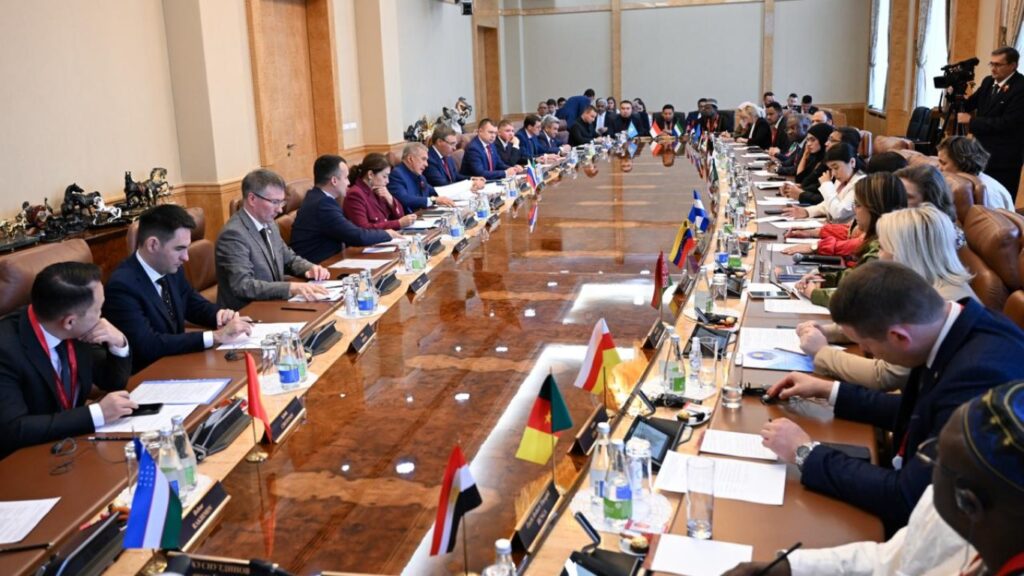 Hợp tác giáo dục quốc tế tại Diễn đàn Thanh niên toàn cầu Kazan 2025 1 hop tac giao duc quoc te tai dien dan thanh nien toan cau kazan 2025