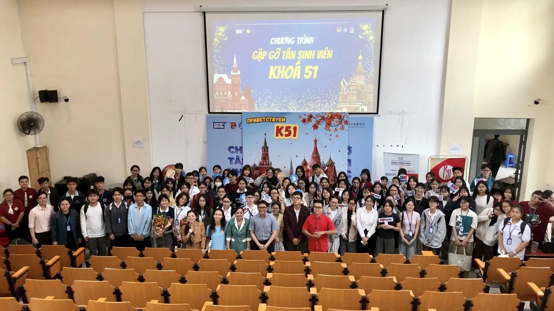 Tân sinh viên K51 khoa Tiếng Nga bắt đầu hành trình tại HCMUE 2 tan sinh vien k51 khoa tieng nga bat dau hanh trinh tai hcmue