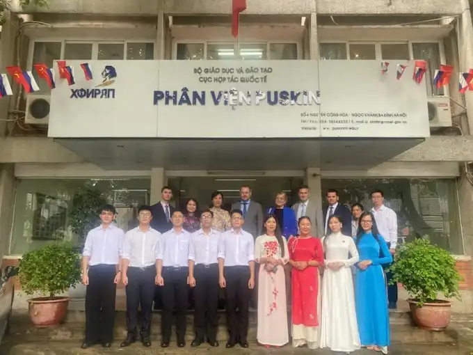 Thứ trưởng Bộ Khoa học và Giáo dục đại học Nga thăm Phân viện Puskin 3 thu truong bo khoa hoc va giao duc dai hoc nga tham phan vien puskin
