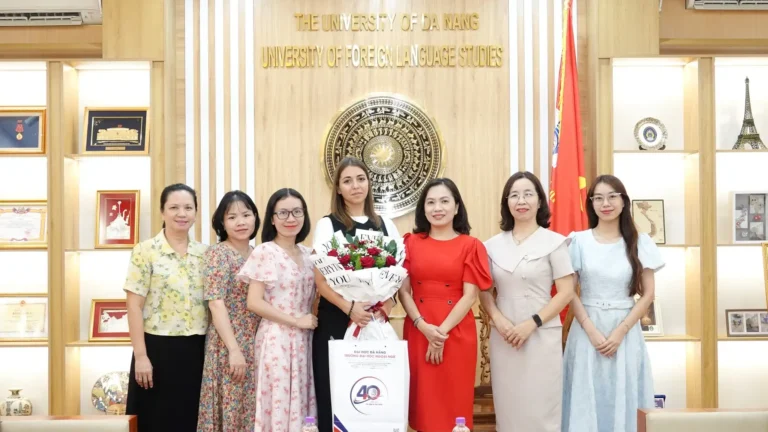 Chuyên gia Nga được chào đón tại Trường Đại học Ngoại ngữ Đà Nẵng 16 chuyen gia nga duoc chao don tai truong dai hoc ngoai ngu da nang