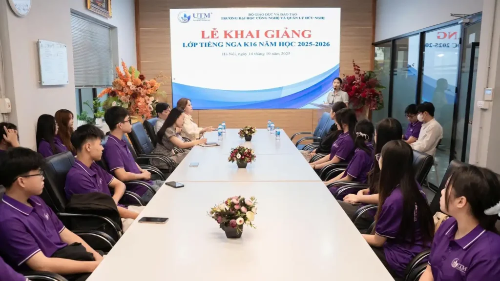lop tieng nga k16 hanh trinh hoi nhap moi cua sinh vien utm