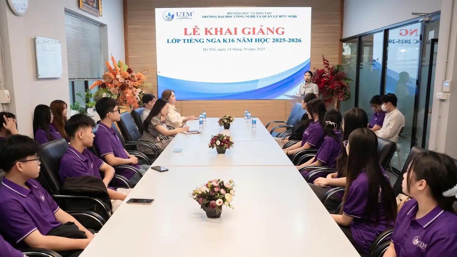 lop tieng nga k16 hanh trinh hoi nhap moi cua sinh vien utm