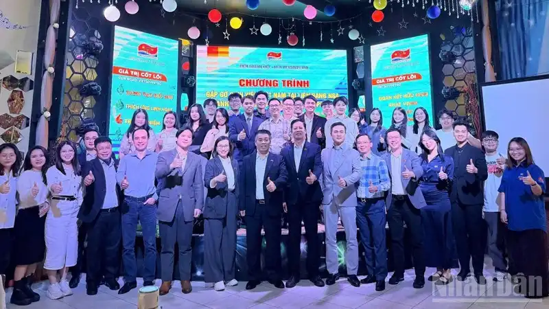 Vietsovpetro gắn kết với thế hệ trí thức trẻ Việt Nam tại Nga 1 vietsovpetro gan ket voi the he tri thuc tre viet nam tai nga