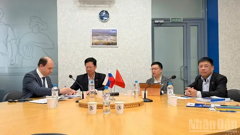 vietsovpetro tham va lam viec tai dai hoc dau khi ufa 1