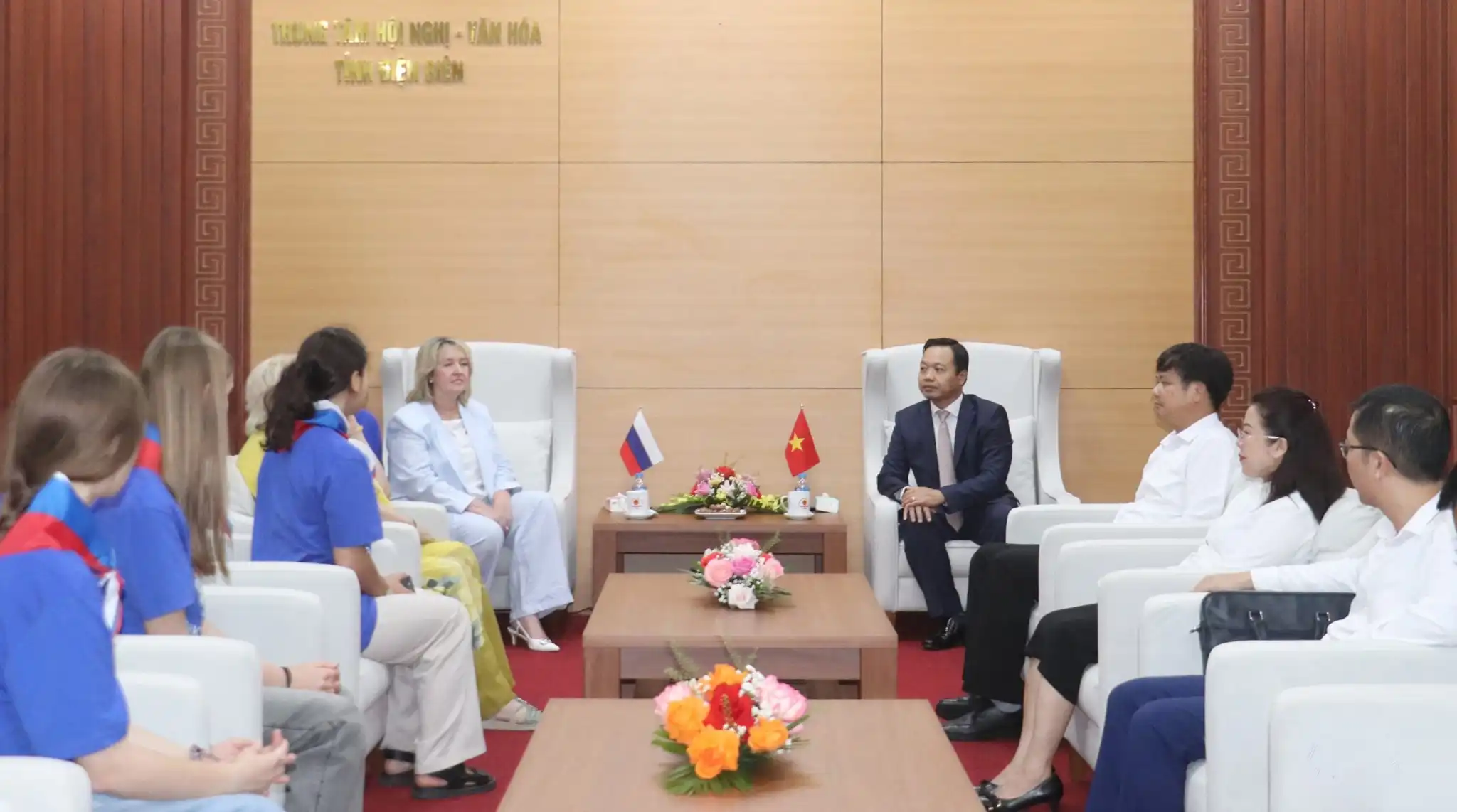 Bí thư Tỉnh ủy Điện Biên tiếp đoàn cán bộ và học sinh Saint Petersburg 2 bi thu tinh uy dien bien tiep doan can bo va hoc sinh saint petersburg 1
