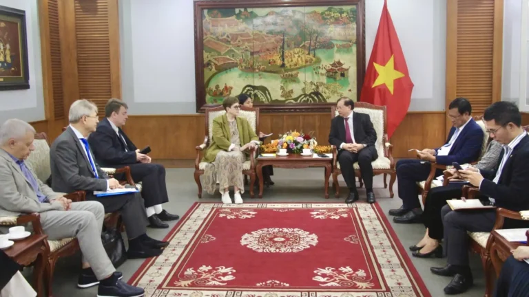 Bộ Văn hóa, Thể thao và Du lịch tiếp Đại học Nghệ thuật đương đại Nga 4 bo van hoa the thao va du lich tiep dai hoc nghe thuat duong dai nga