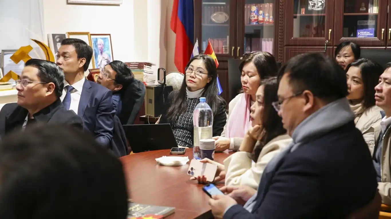 hoc vien chinh tri ho chi minh tham va lam viec tai dai hoc saint petersburg 1