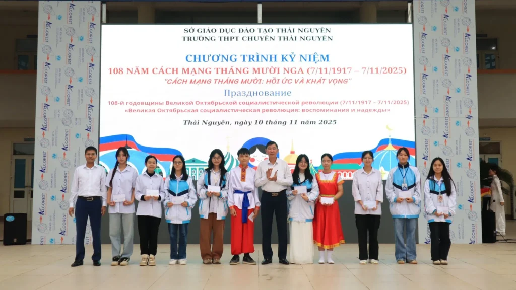 ky niem 108 nam cach mang thang muoi nga tai thpt chuyen thai nguyen
