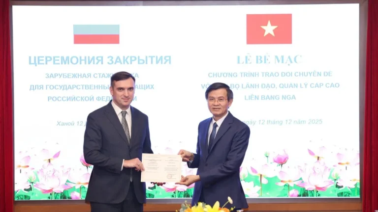 Bế mạc Chương trình bồi dưỡng trao đổi với công chức cấp cao Nga 27 be mac chuong trinh boi duong trao doi voi cong chuc cap cao nga