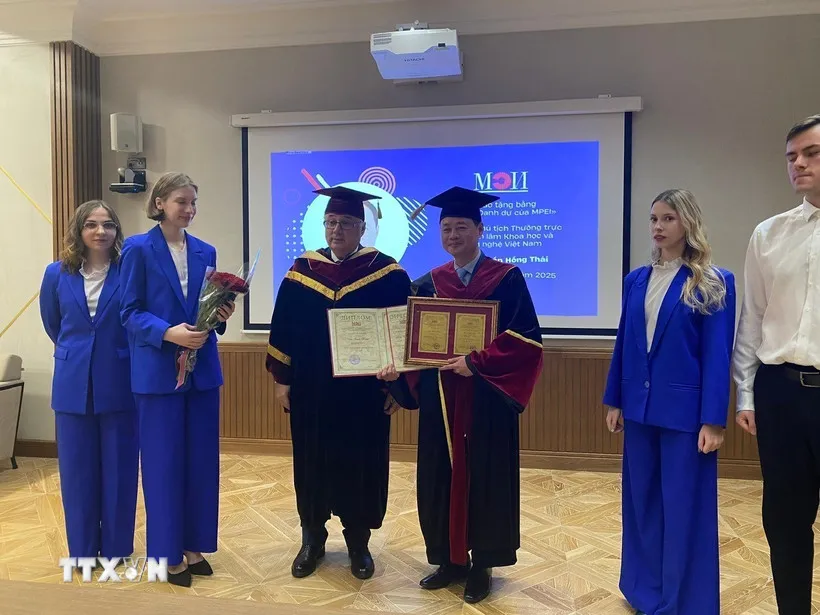 Đại học MPEI trao danh hiệu Tiến sĩ danh dự cho GS.TS. Trần Hồng Thái 2 dai hoc mpei trao danh hieu tien si danh du cho gs ts tran hong thai 1