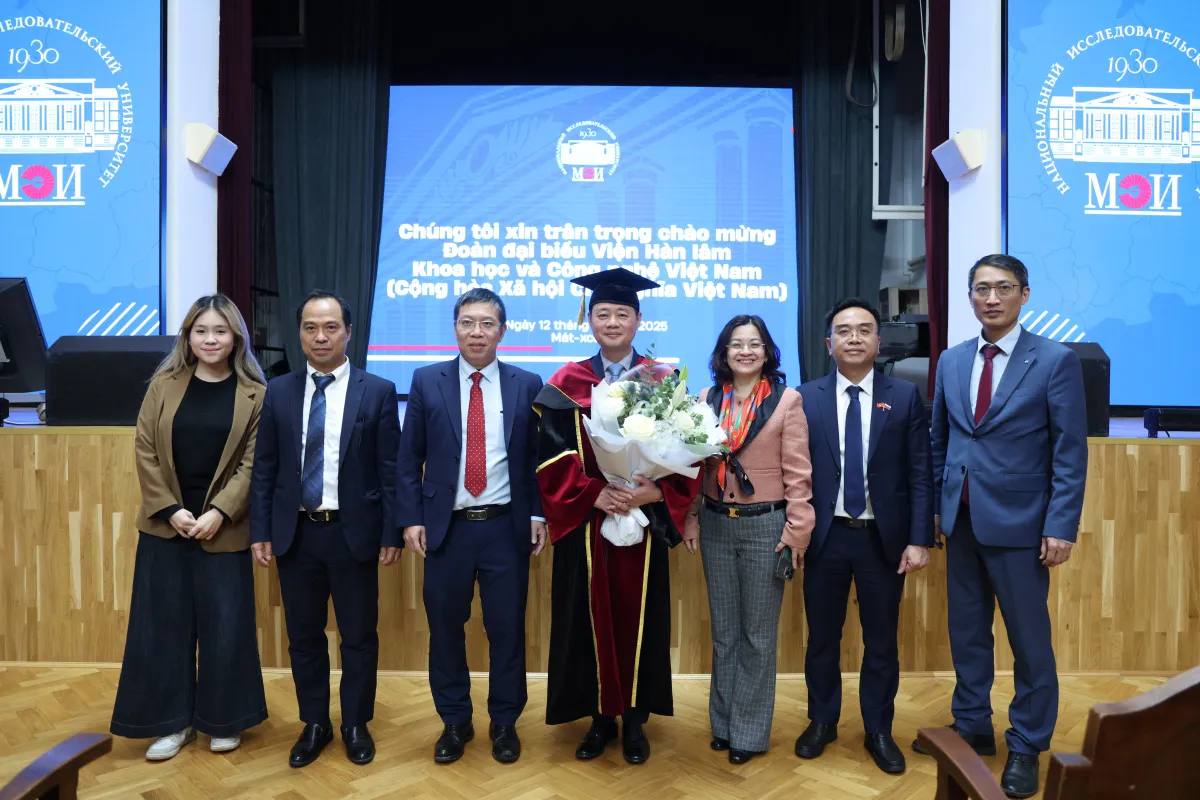Đại học MPEI trao danh hiệu Tiến sĩ danh dự cho GS.TS. Trần Hồng Thái 3 dai hoc mpei trao danh hieu tien si danh du cho gs ts tran hong thai 2