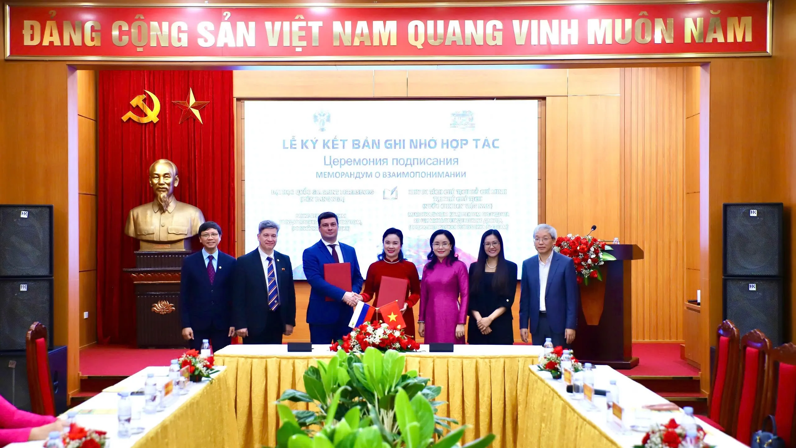 Đại học Quốc gia Saint Petersburg ký ghi nhớ hợp tác với Việt Nam 3 dai hoc quoc gia saint petersburg ky ghi nho hop tac voi viet nam 2