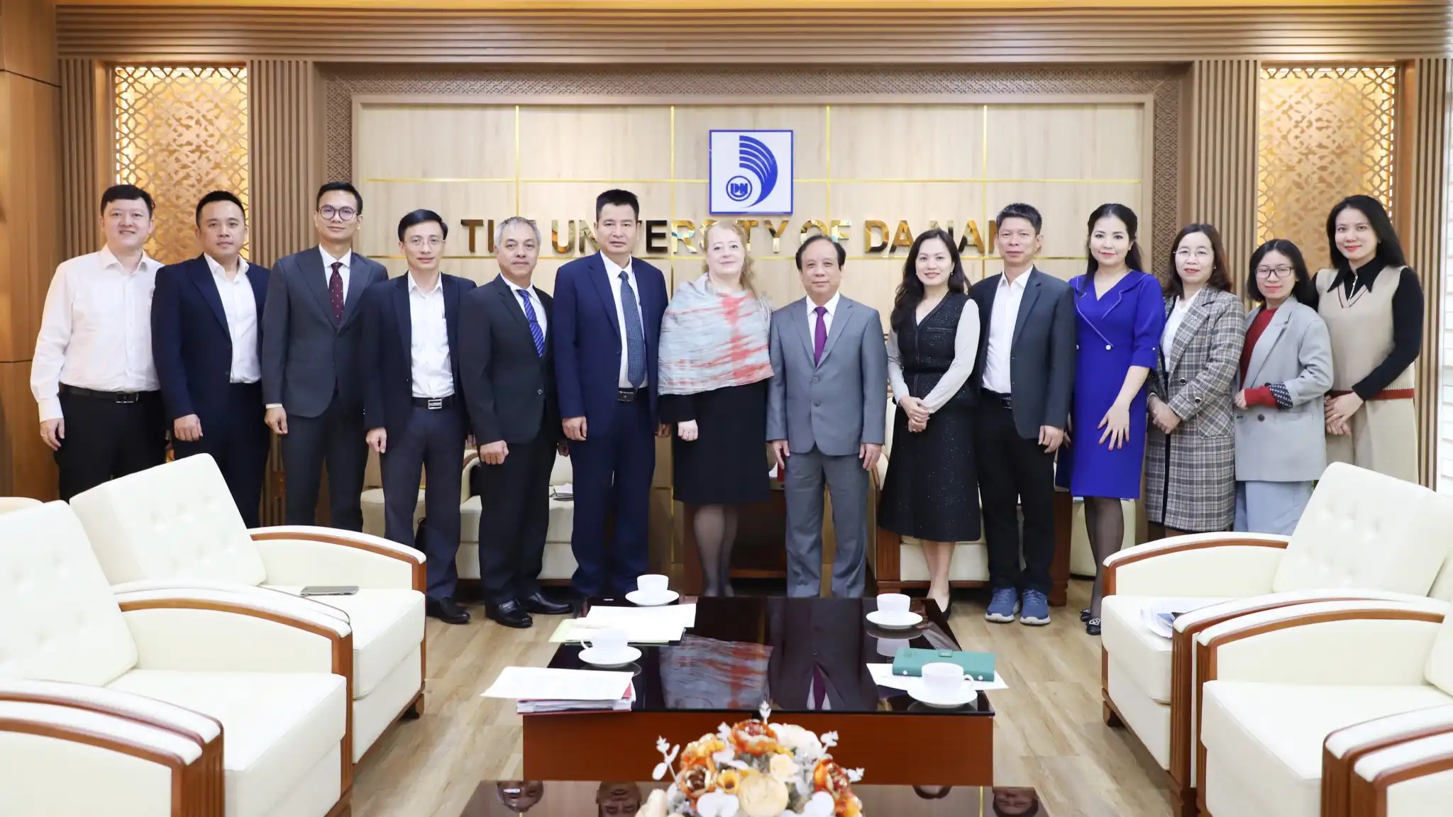 Giám đốc Đại học Đà Nẵng tiếp Tổng Lãnh sự Liên bang Nga tại Đà Nẵng 4 giam doc dai hoc da nang tiep tong lanh su lien bang nga tai da nang 3
