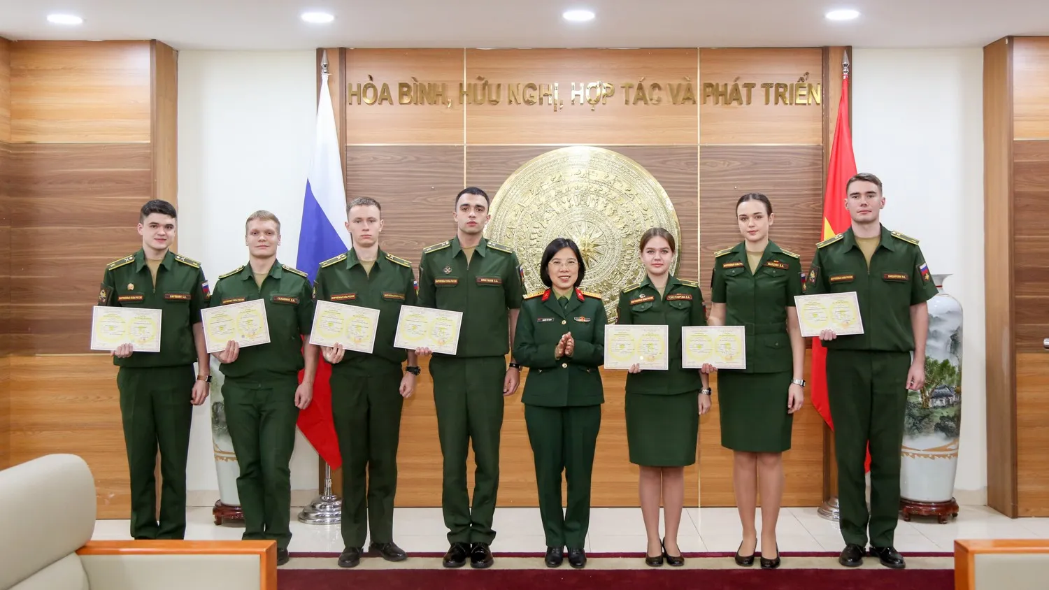 Học viện Khoa học Quân sự trao chứng chỉ cho học viên quân sự Nga 2 hoc vien khoa hoc quan su trao chung chi cho hoc vien quan su nga 1