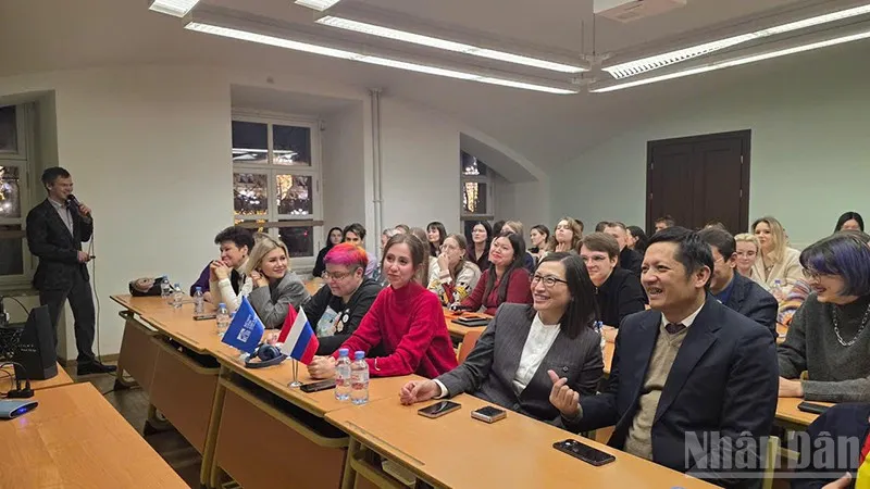 Sôi nổi cuộc thi tìm hiểu về Việt Nam tại Đại học Lomonosov 1 soi noi cuoc thi tim hieu ve viet nam tai dai hoc lomonosov 2