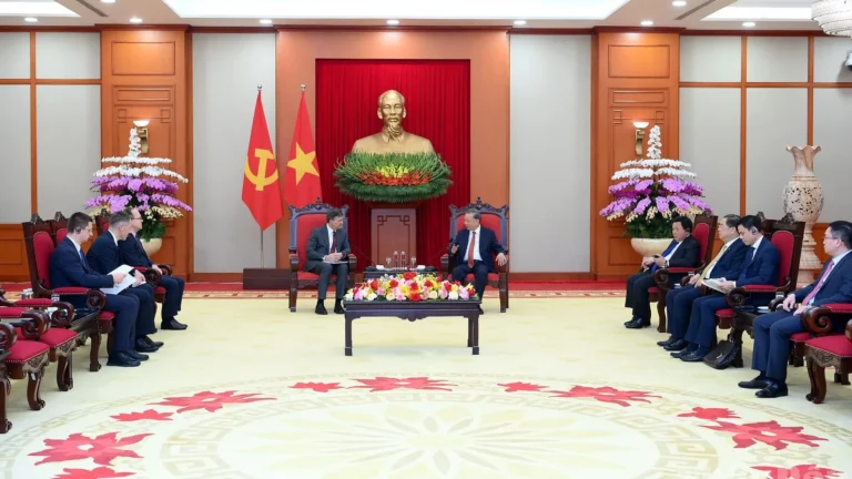 tong bi thu to lam tiep giam doc hoc vien tong thong nga