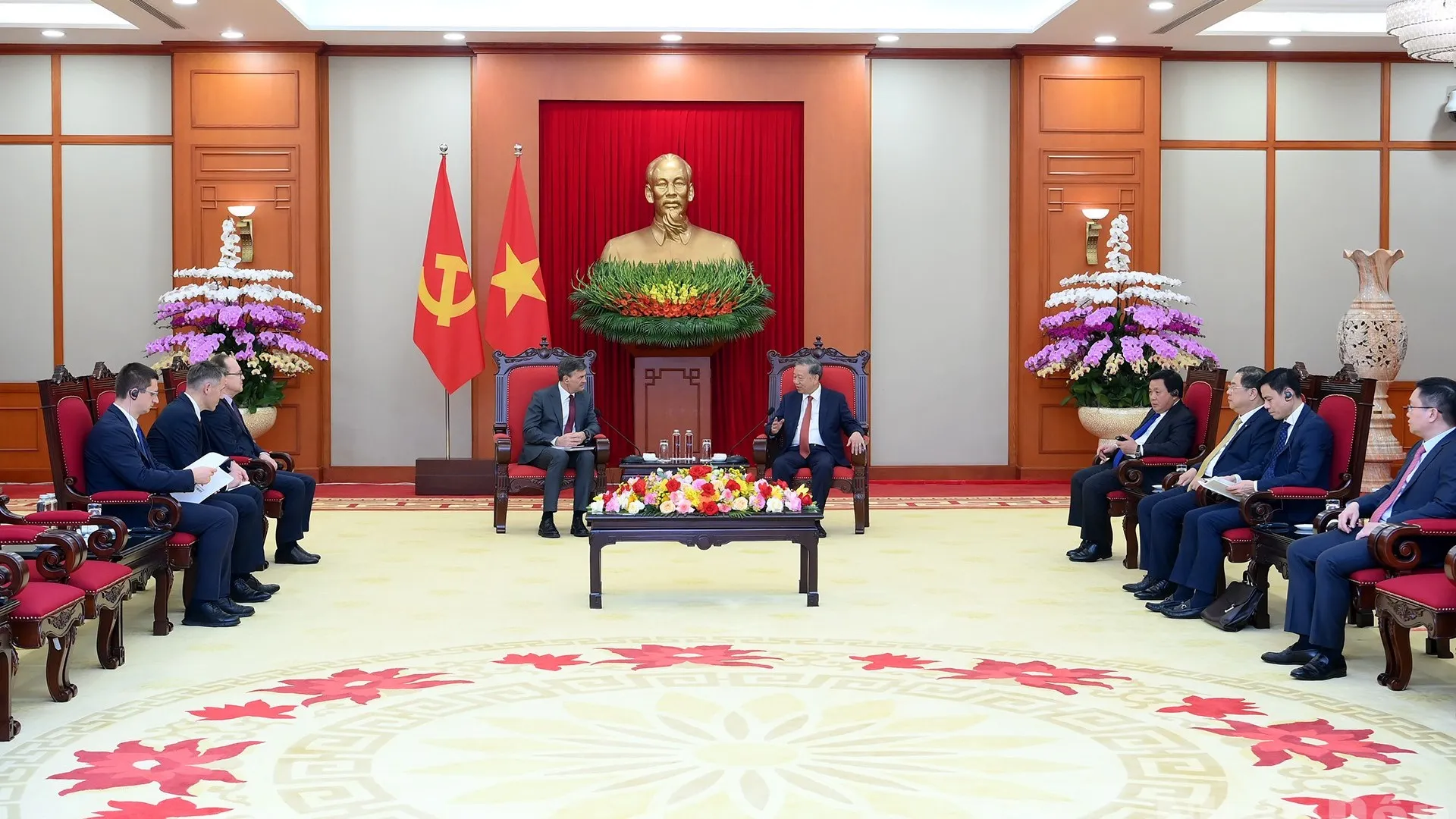 tong bi thu to lam tiep giam doc hoc vien tong thong nga